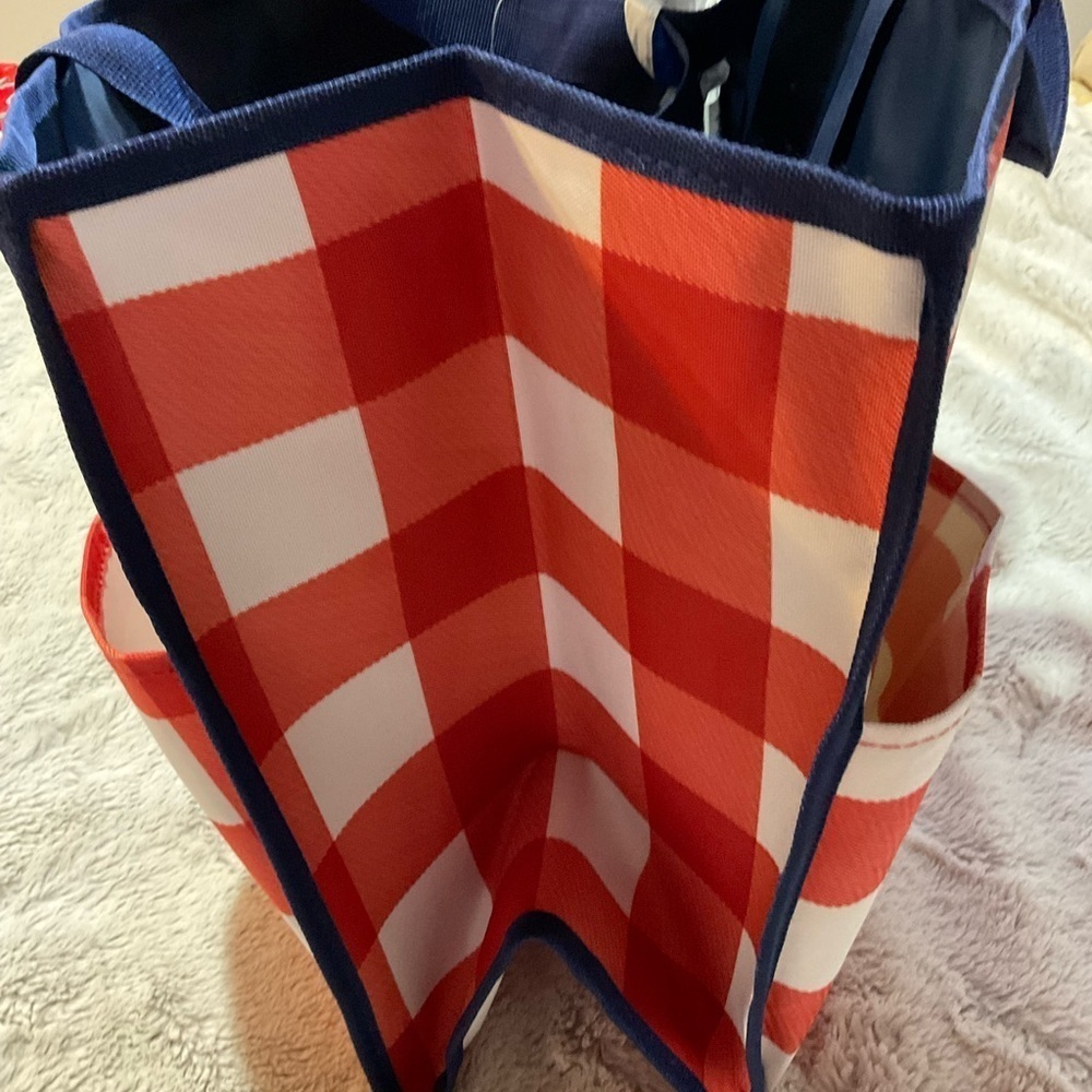 Crown & Ivy Beach Tote - Picture 3 of 7